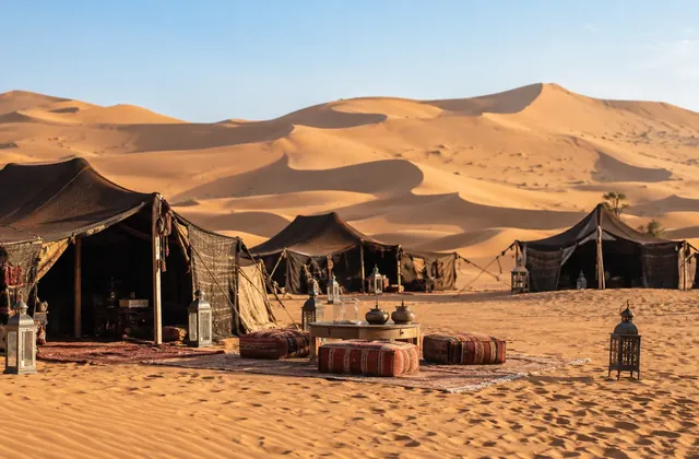Dormir en el desierto marroquí: ¿vivac, campamento u hostal?